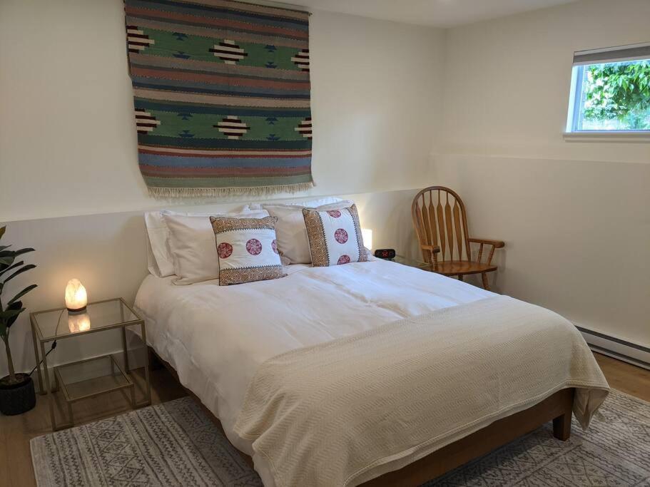 Bright Modern 1Br Suite In Sooke Village Core Eksteriør bilde