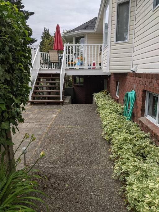 Bright Modern 1Br Suite In Sooke Village Core Eksteriør bilde