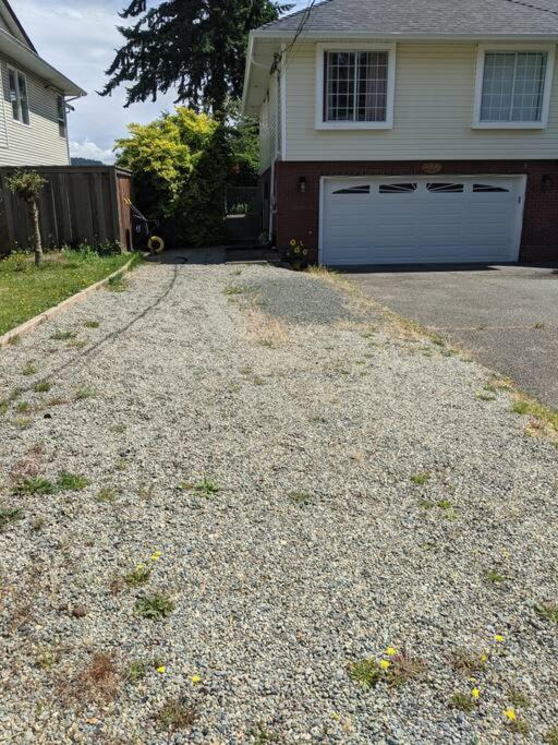 Bright Modern 1Br Suite In Sooke Village Core Eksteriør bilde